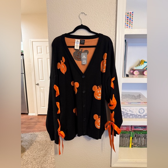 NWT Her Universe Mickey Mouse Jack-o'-Lantern Cardigan - Picture 4 of 8